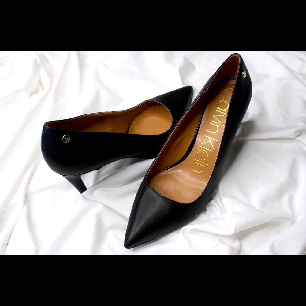 NEVER WORN CALVIN KLEIN PUMPS